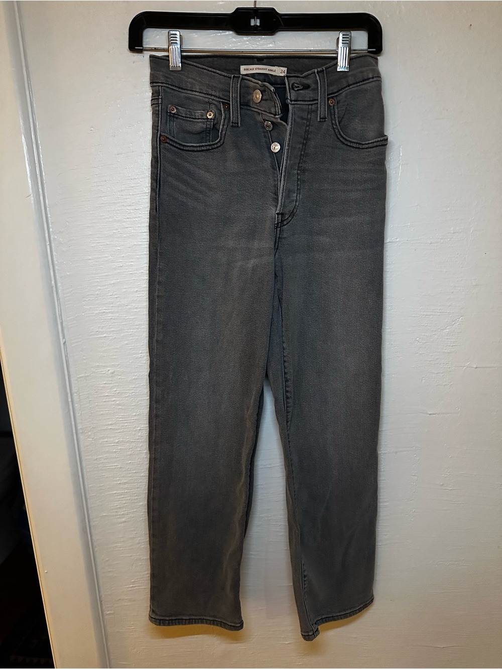 Levi's women’s ribcage straight ankle in Charcoal Gray